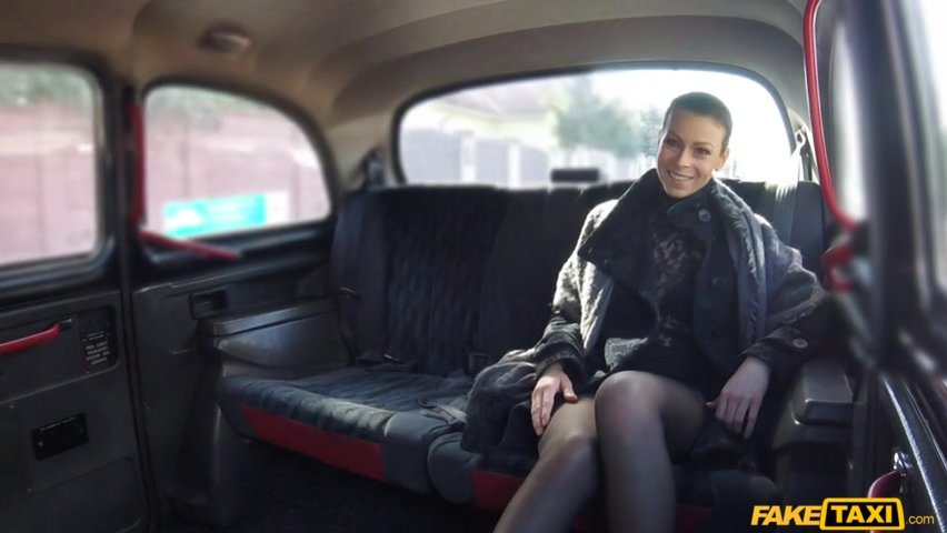 Таксист трахает пассажирку русское порно